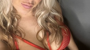 bustyblondebabe32